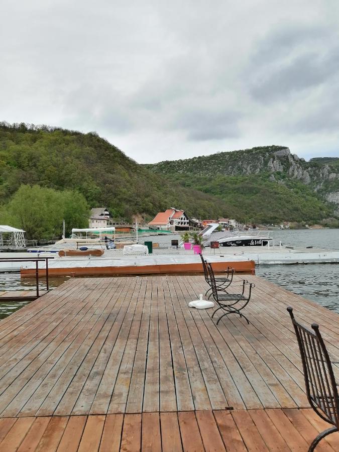 Vila Hercules Dubova Eksteriør billede